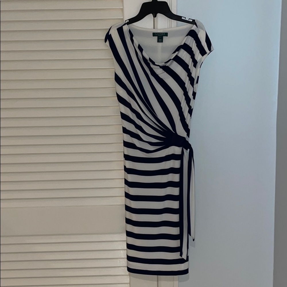Cute dress, perfect for work or church.